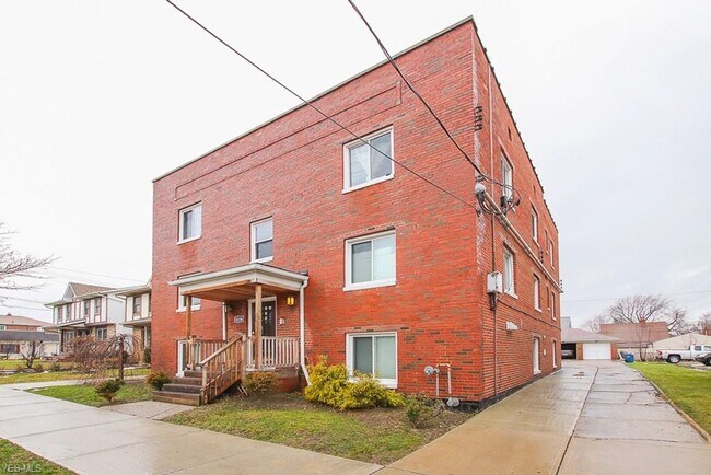Foto del edificio - 6156 Ridge Rd