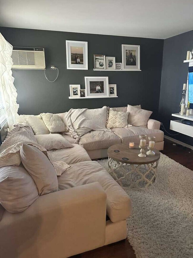 4402 W Shamrock Ln Unit 2B, McHenry, IL 60050 Condo for Rent in