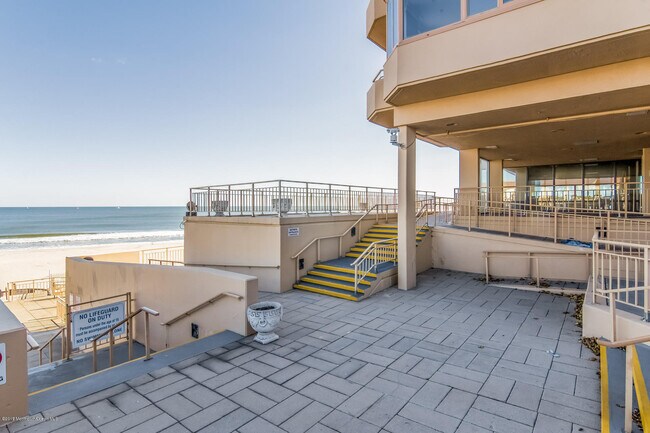 Foto del edificio - 717 Ocean Ave N