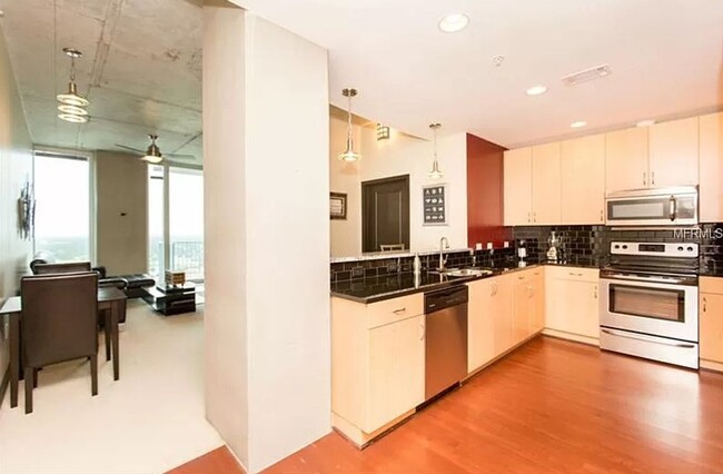 Foto del edificio - 777 N Ashley Dr