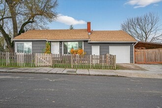 Building Photo - 7405 NE Jonesmore St