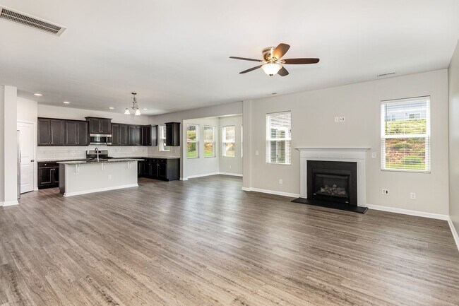 Foto del edificio - Beautiful 3BR 2.5BA plus a spacious loft! ...