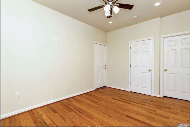 Building Photo - 413 Halsey St