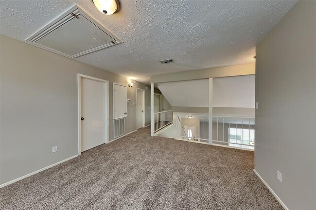 Building Photo - 10314 Pear Oak Dr