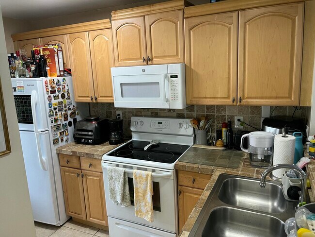 Building Photo - 4751 Via Palm Lakes