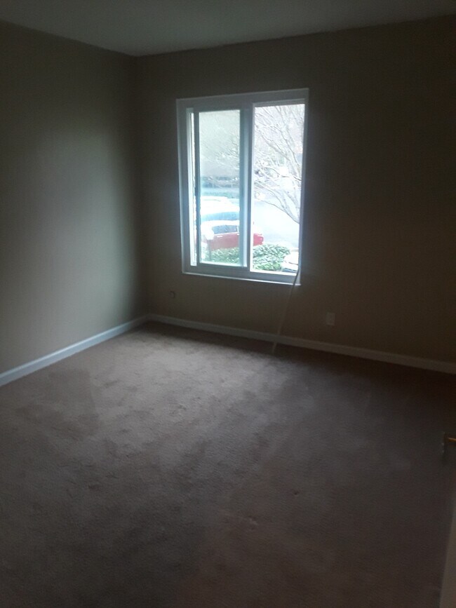 Building Photo - 5310 Ridgeview Circle, Unit 8