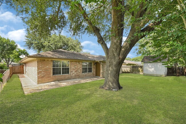 Building Photo - 7323 Log View Dr