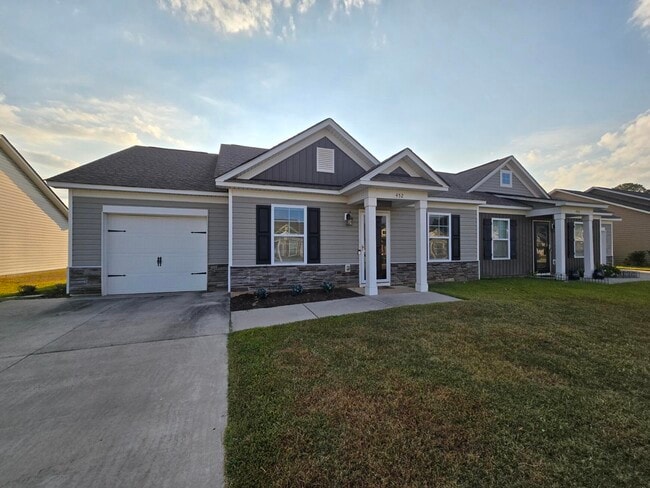 Building Photo - 452 Conifer St