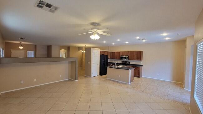 Building Photo - 760 W Agrarian Hills Dr