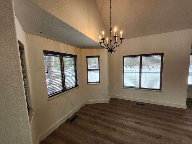 Foto del edificio - Modern and Remodeled SF Home in Southwest Bend on .8 Acres