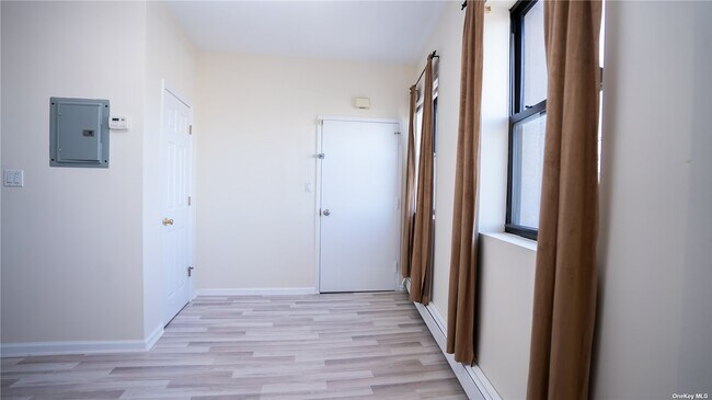 Foto del edificio - 4456 Broadway
