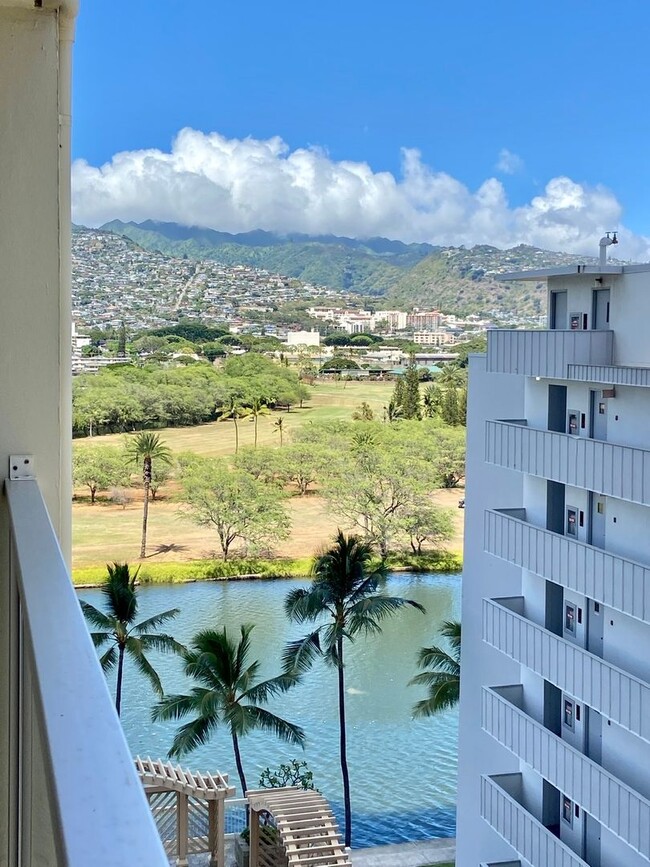 Building Photo - Furnished Studio in Island Colony Waikiki