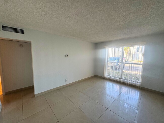 Foto del edificio - 4423 Treehouse Ln