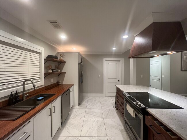 Foto del edificio - 40 Oak Forest Dr