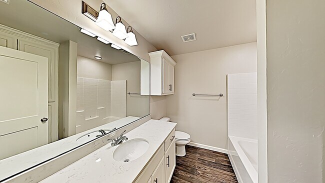 Foto del edificio - 2 Bedroom 2 Bathroom 1 Car Garage Duplex with upgrades located off Broadway Extension, a short di...