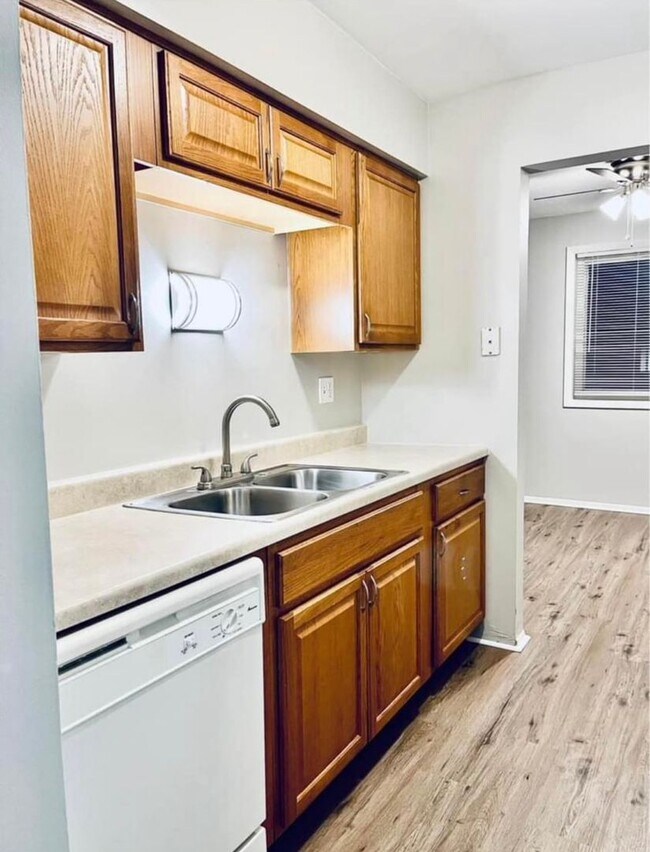 Foto del edificio - Modern 2-Bedroom Apartments in Crown Point, IN – Pet Friendly!