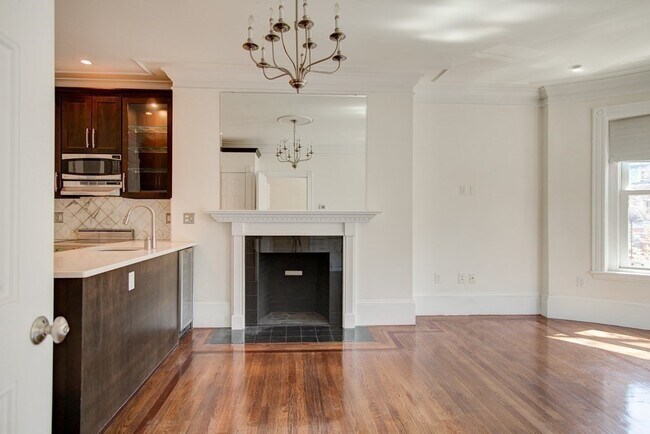Building Photo - 395 Marlborough St
