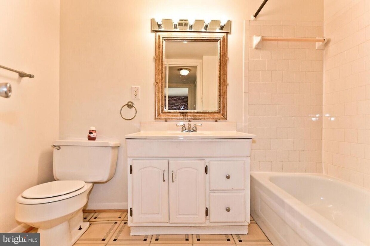 Foto principal - 10127 Prince Pl