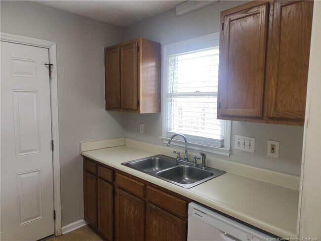 Foto del edificio - 5598 Quietwood Pl