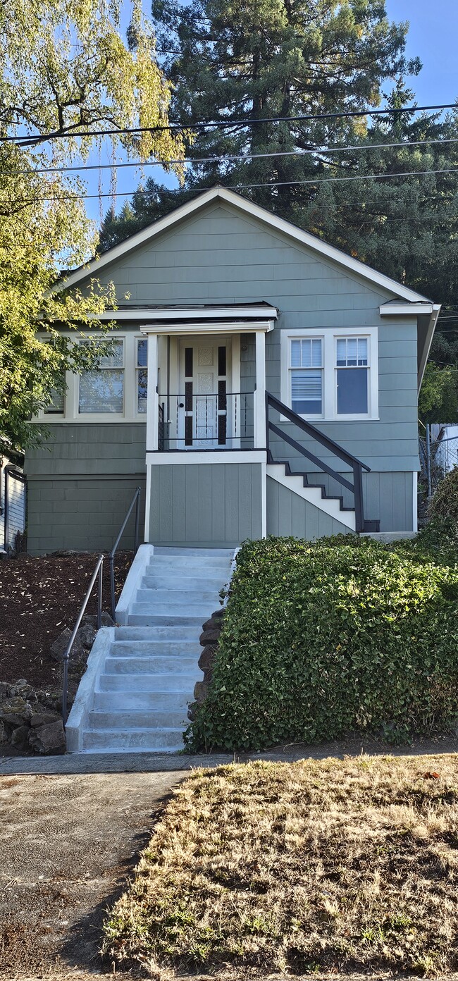 Building Photo - 482 NE Adams Ave