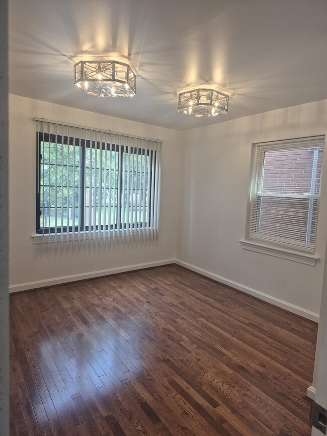 Building Photo - 2063 Beechmont Ave