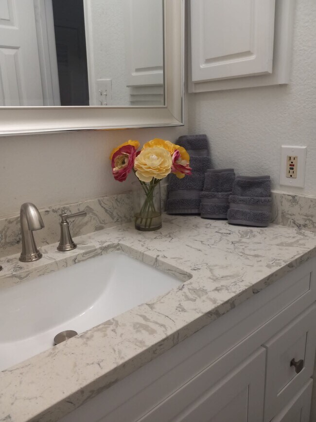 Foto del edificio - 7018 Lake Roberts Way