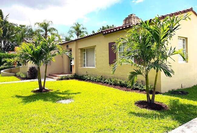 Building Photo - 628 Alcazar Ave