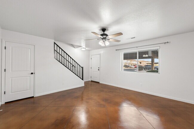 Building Photo - 2801 E 450 N