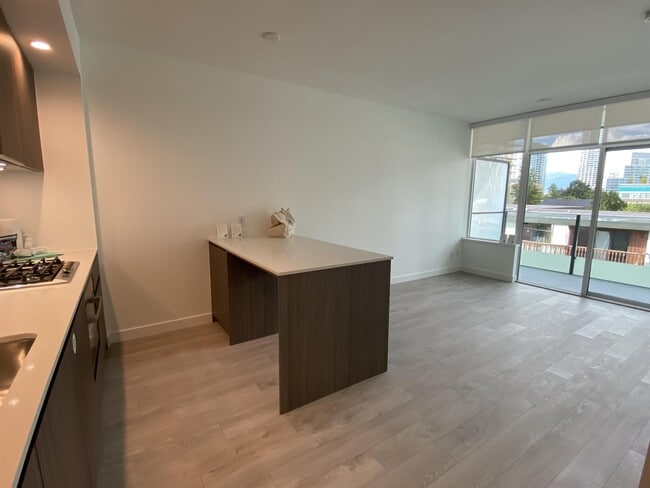 Photo du bâtiment - 6463 Silver Ave