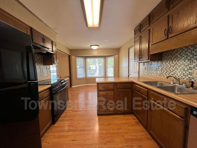Foto del edificio - 6204 Lakehaven Dr