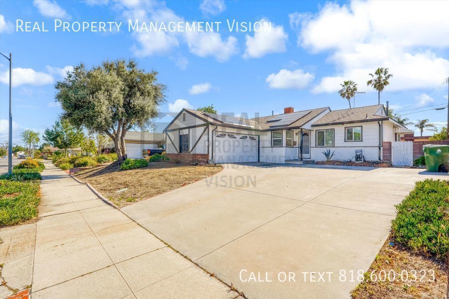 Primary Photo - 3 bedroom, 2 bathroom single-family home w...