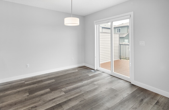 Building Photo - 1380 Erker Cres NW