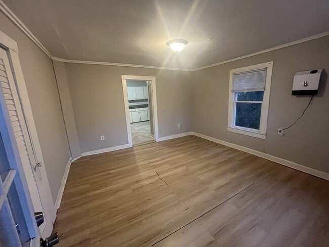 Building Photo - 109 N Spring St