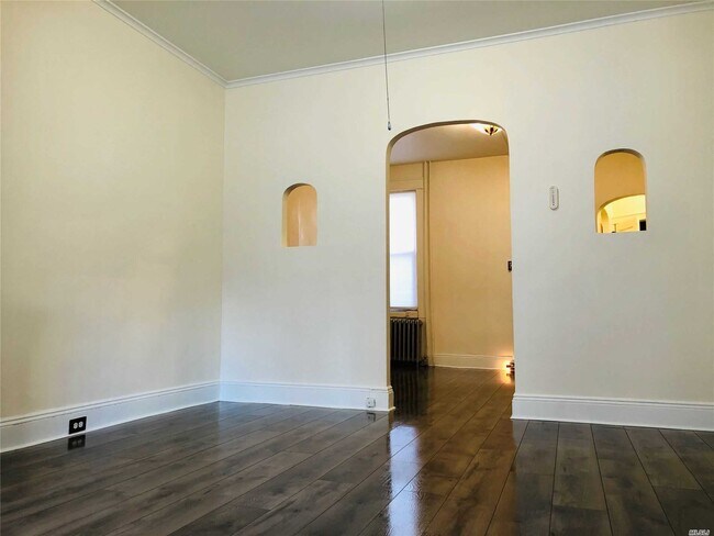 Foto del edificio - 72-12 67th Pl