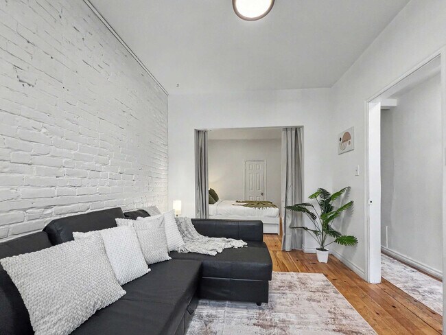 Photo du bâtiment - 4625 Rue Ontario E