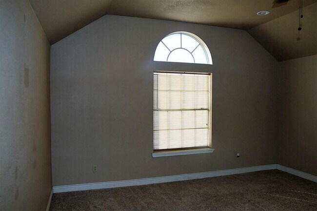 Building Photo - 7335 Oak Walk Dr