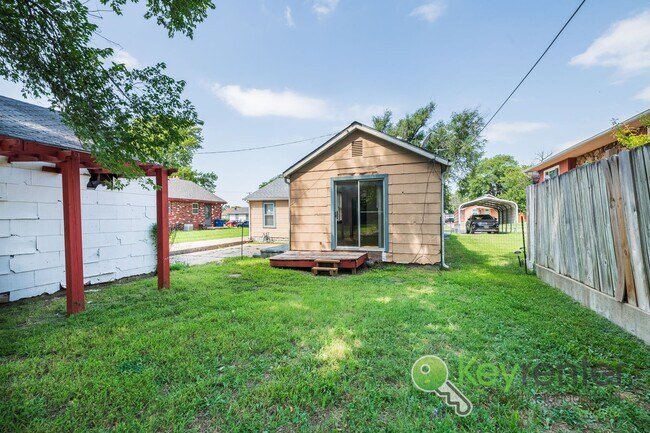 Building Photo - 3 Bedroom 1 Bath for rent | Seneca and McC...