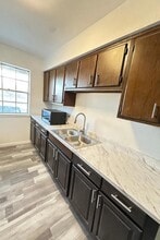 Building Photo - 600 W Mimosa St