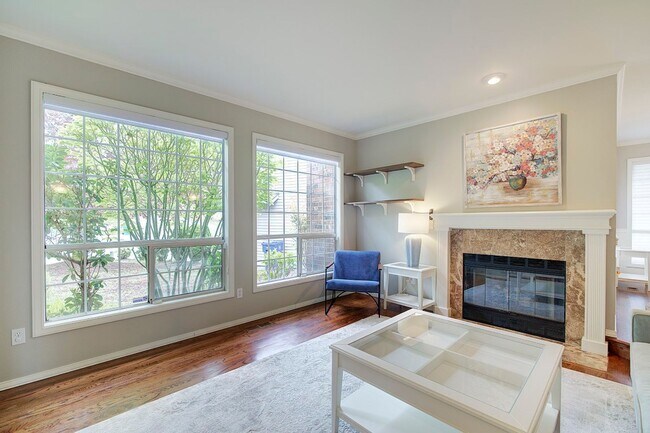 Building Photo - 5Bd/3.5Ba Newcastle House