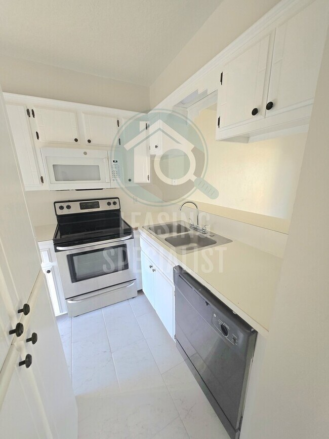 Foto del edificio - West Norman 2 Bed 1.5 Bath Fully Remodeled...