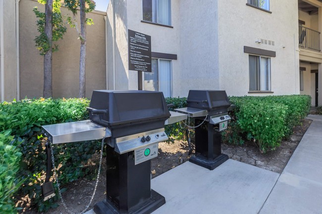 Foto del edificio - Carlyle Square Apartment Homes