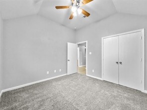 Building Photo - 835 Forest Ivy Ln