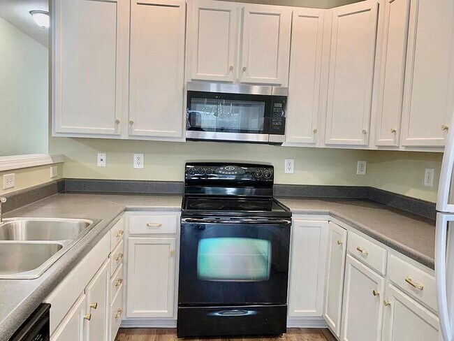 Building Photo - 15457 Tully House Ct