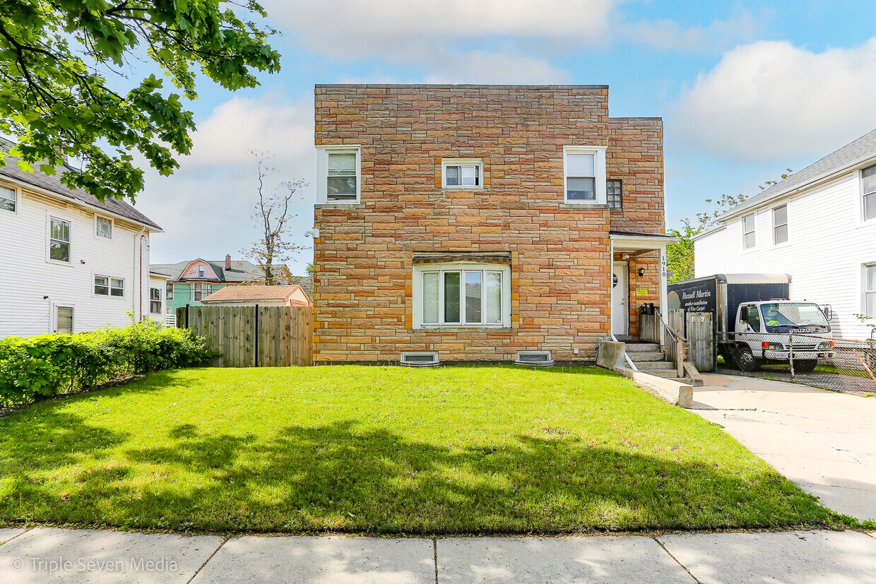 1908 Emerson St Unit 1, Evanston, IL 60201 Apartments in Evanston, IL