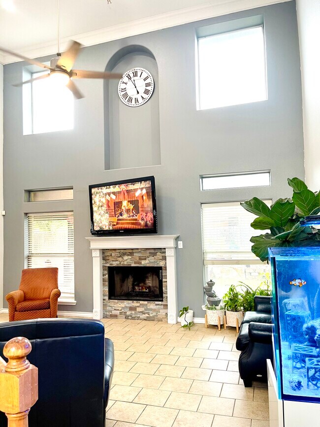 Building Photo - 413 Pinehurst