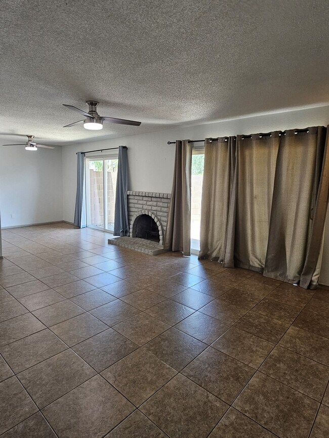 Foto del edificio - 3 bed 2 bath Townhome in Tempe