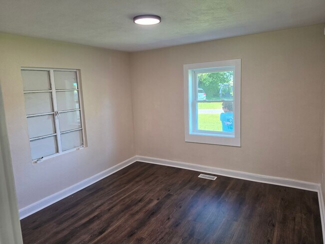 Foto del edificio - 1601 Chinquapin Grove Rd