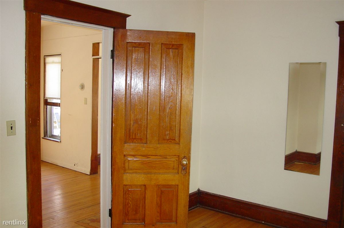 Primary Photo - 1105 E University Ave
