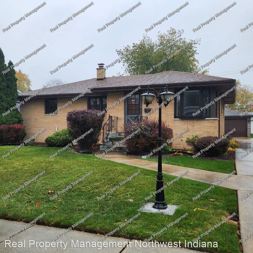 3 br, 1.5 bath House 7942 Monroe Ave House Rental in Munster, IN