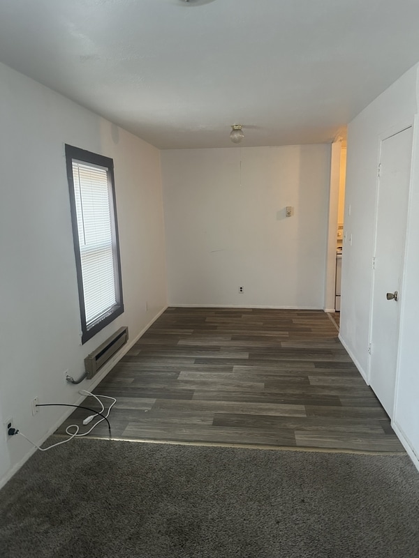 Foto del edificio - 145 E Main St